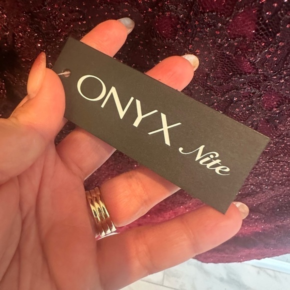 Onyx Formal Lace Christmas Dress Ombre Red Sparkle Size 6 New with Tag - Picture 3 of 4